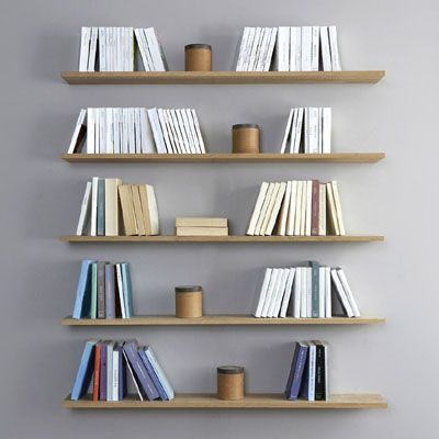 etagere-fixation-invisible bibliothèque murale d'étagères disposées en colonne