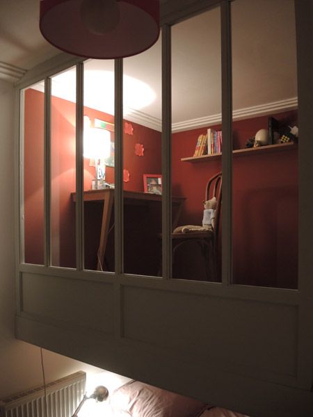 verriere-bureau-mezannine Verrière sur mezzanine dans une chambre d'enfant situé à Paris.