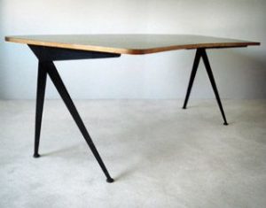 bureau-compas-prouve Bureau dessiné par Jean Prouvé, design industriel